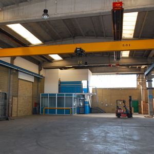 w\ؙC hull component handing crane